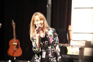 Meet your Posher, Julie